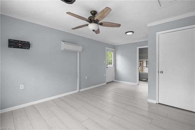 528 Lavender LN, Virginia Beach, VA 23462