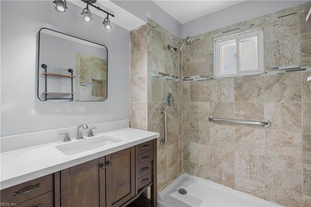 528 Lavender LN, Virginia Beach, VA 23462