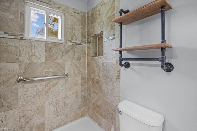 528 Lavender LN, Virginia Beach, VA 23462