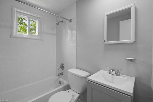 528 Lavender LN, Virginia Beach, VA 23462