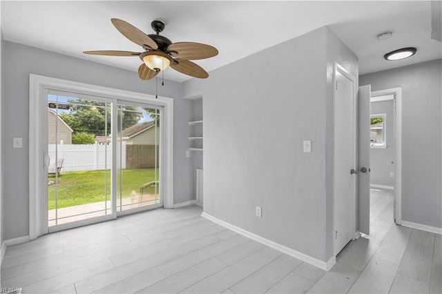 528 Lavender LN, Virginia Beach, VA 23462