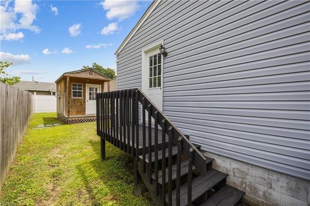528 Lavender LN, Virginia Beach, VA 23462