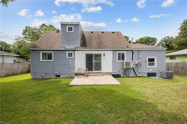 528 Lavender LN, Virginia Beach, VA 23462