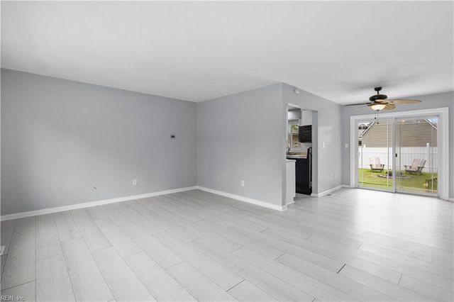 528 Lavender LN, Virginia Beach, VA 23462