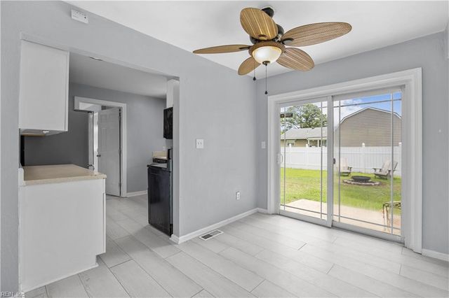 528 Lavender LN, Virginia Beach, VA 23462