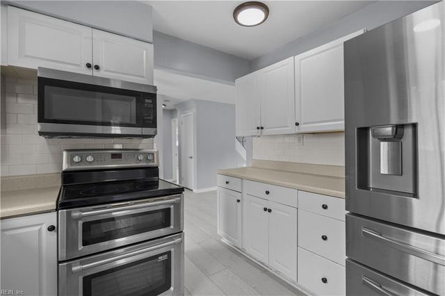 528 Lavender LN, Virginia Beach, VA 23462