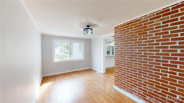 512 W Harris Avenue, Greenville, IL 62246