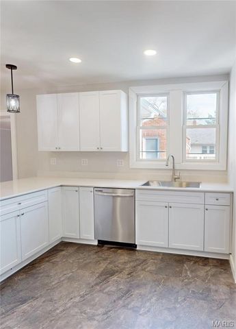 512 W Harris Avenue, Greenville, IL 62246