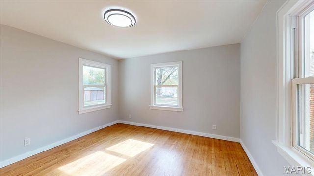 512 W Harris Avenue, Greenville, IL 62246