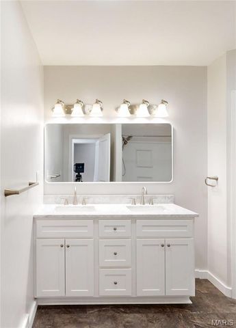 512 W Harris Avenue, Greenville, IL 62246