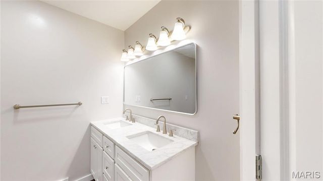 512 W Harris Avenue, Greenville, IL 62246