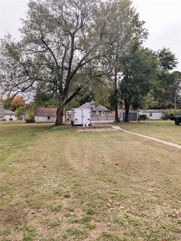 512 W Harris Avenue, Greenville, IL 62246