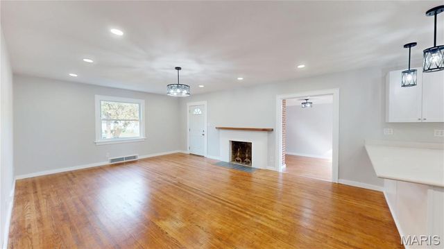 512 W Harris Avenue, Greenville, IL 62246