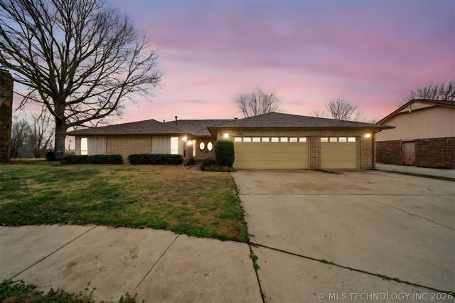 1601 Merlin Circle, Pryor, OK 74361