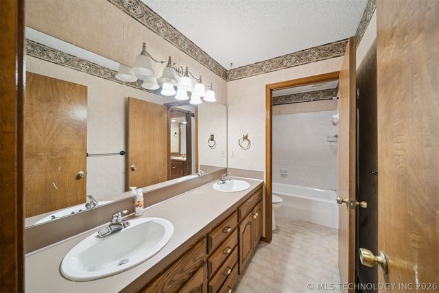 1601 Merlin Circle, Pryor, OK 74361