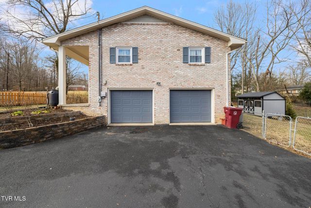 1108 Ridgecrest Road, Johnson City, TN 37604