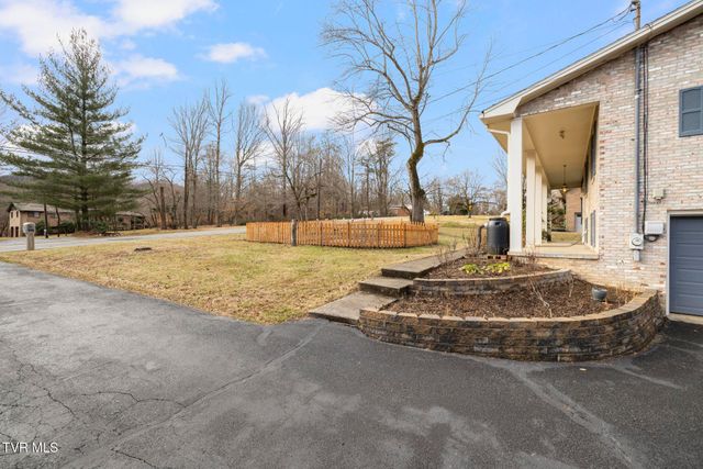 1108 Ridgecrest Road, Johnson City, TN 37604