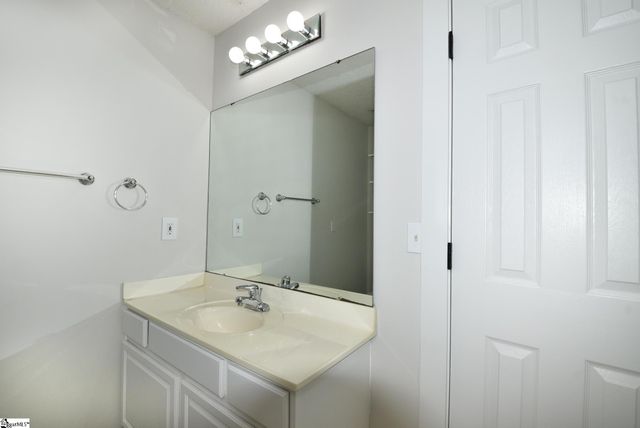 100 Golden Leaf Lane, Simpsonville, SC 29681