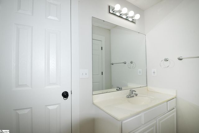 100 Golden Leaf Lane, Simpsonville, SC 29681