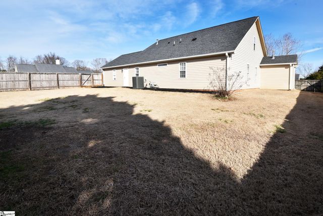 100 Golden Leaf Lane, Simpsonville, SC 29681