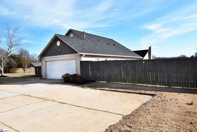 100 Golden Leaf Lane, Simpsonville, SC 29681