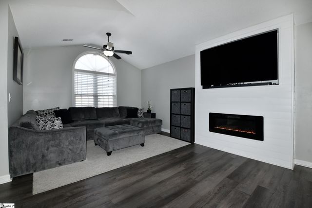 100 Golden Leaf Lane, Simpsonville, SC 29681