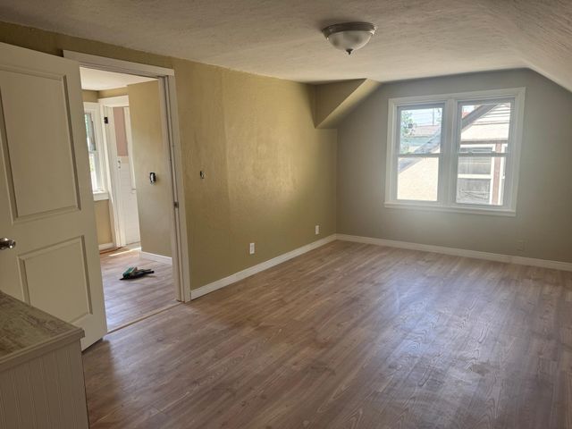 966 Hawthorne Avenue E, Saint Paul, MN 55106