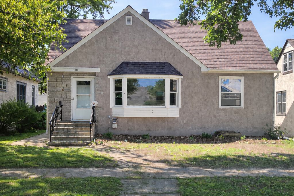 966 Hawthorne Avenue E, Saint Paul, MN 55106