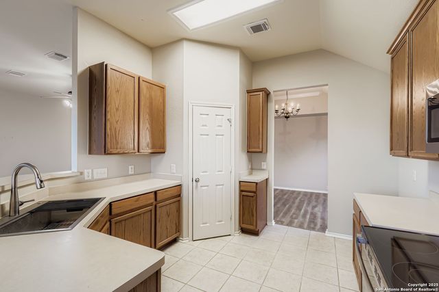 937 Forest Ridge, Schertz, TX 78154