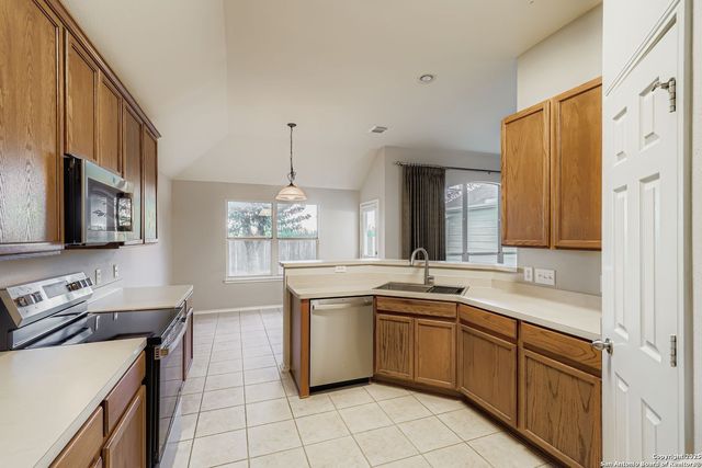 937 Forest Ridge, Schertz, TX 78154