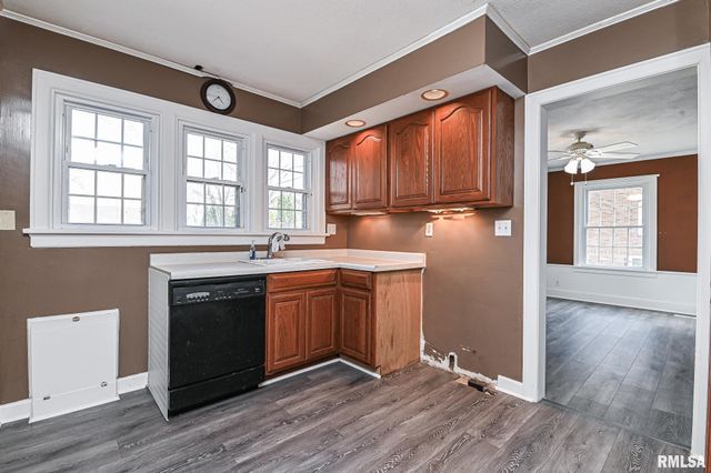 515 W ARMSTRONG Avenue, Peoria, IL 61606