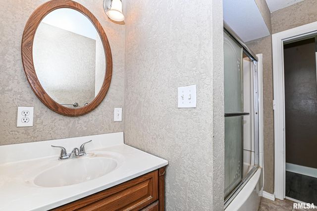 515 W ARMSTRONG Avenue, Peoria, IL 61606