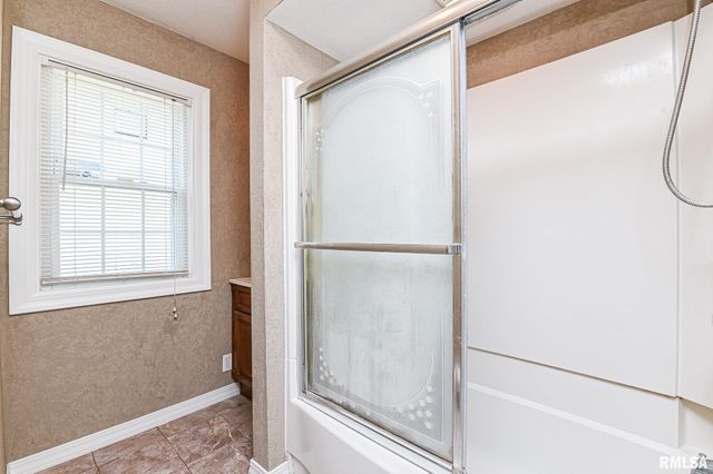 515 W ARMSTRONG Avenue, Peoria, IL 61606