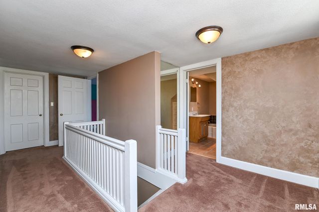 515 W ARMSTRONG Avenue, Peoria, IL 61606