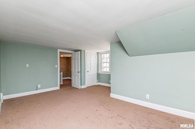 515 W ARMSTRONG Avenue, Peoria, IL 61606