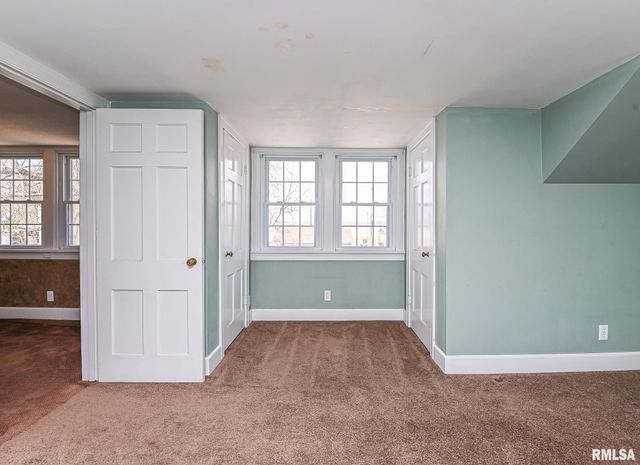 515 W ARMSTRONG Avenue, Peoria, IL 61606