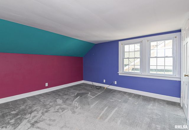 515 W ARMSTRONG Avenue, Peoria, IL 61606