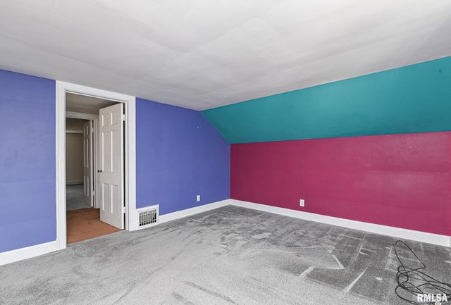 515 W ARMSTRONG Avenue, Peoria, IL 61606