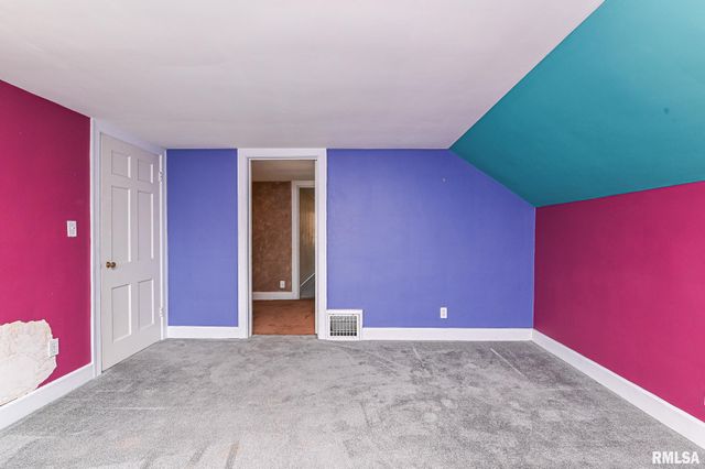 515 W ARMSTRONG Avenue, Peoria, IL 61606