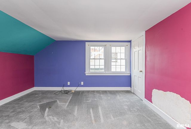 515 W ARMSTRONG Avenue, Peoria, IL 61606