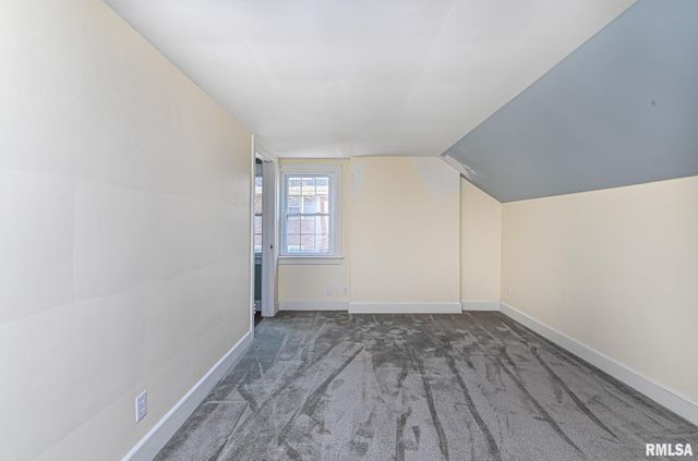 515 W ARMSTRONG Avenue, Peoria, IL 61606