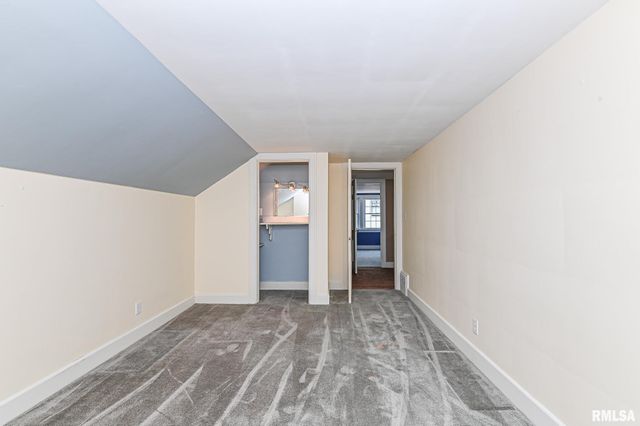 515 W ARMSTRONG Avenue, Peoria, IL 61606