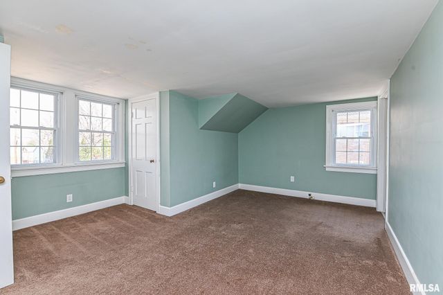 515 W ARMSTRONG Avenue, Peoria, IL 61606