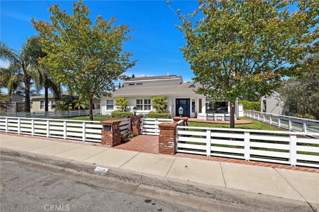 492 Magnolia Street, Costa Mesa, CA 92627