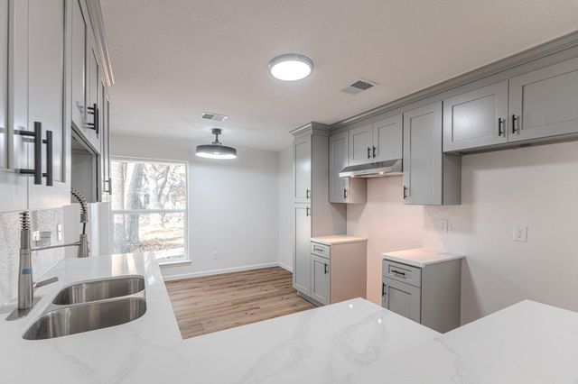 9214 Woodland Oaks Drive, Houston, TX 77040