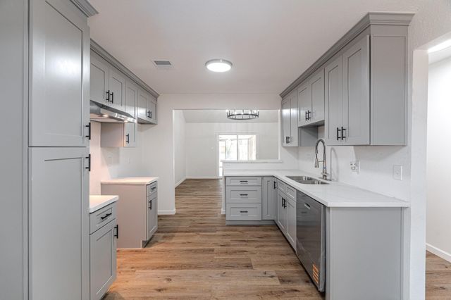 9214 Woodland Oaks Drive, Houston, TX 77040