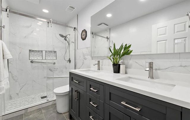 1 Comstock Queen Court, Mountain View, CA 94043