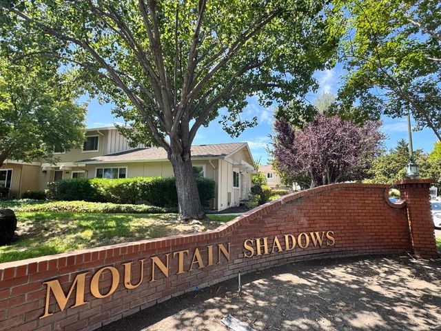 1 Comstock Queen Court, Mountain View, CA 94043