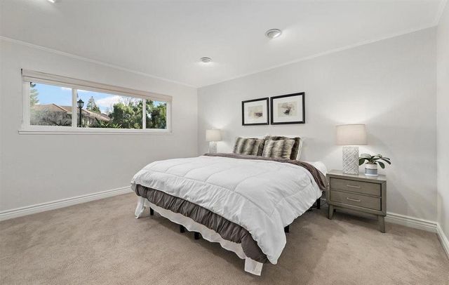 1 Comstock Queen Court, Mountain View, CA 94043