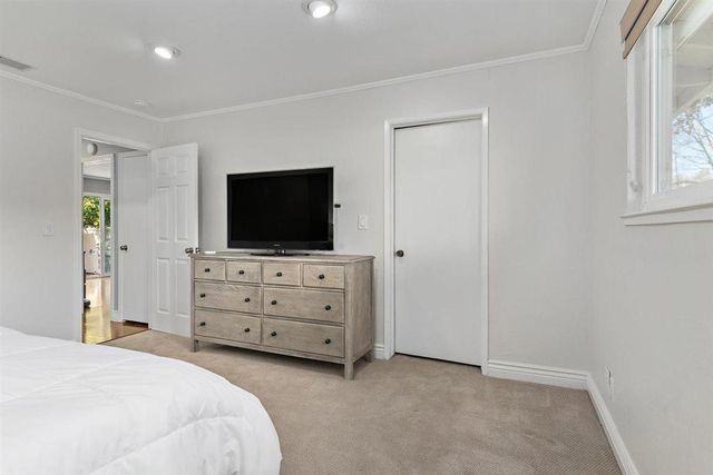 1 Comstock Queen Court, Mountain View, CA 94043